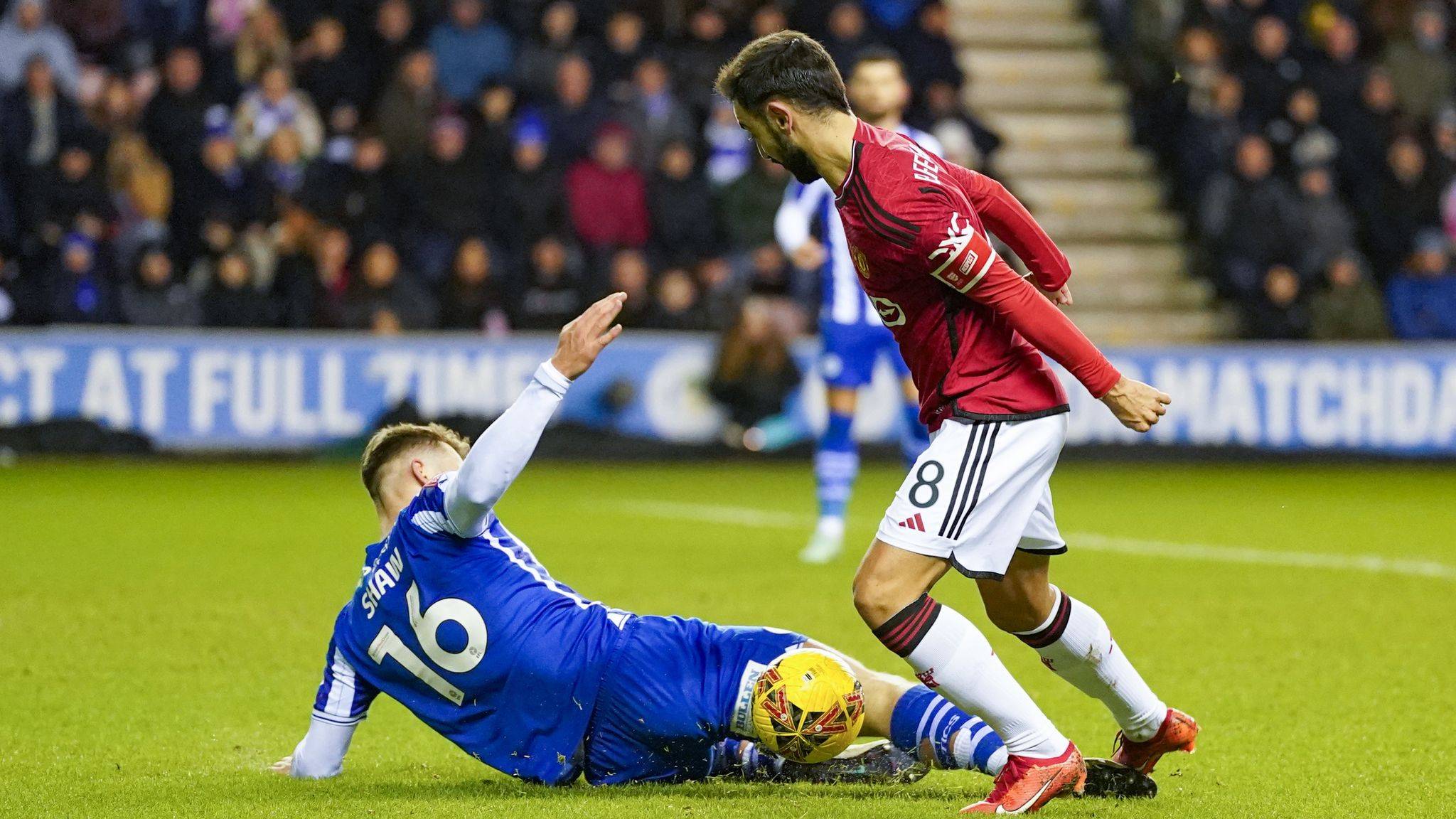 奇异果体育-足总杯训练课后再迎强敌，曼联单刀错失，主帅态度——压力陡增，球队文化被再次提及的简单介绍