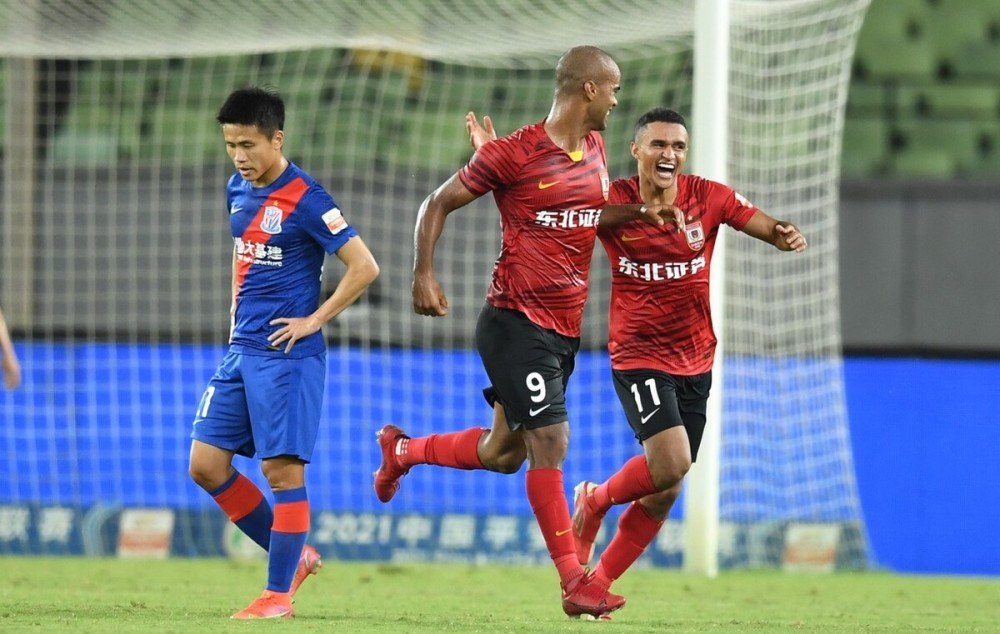 奇异果体育- 摩托车赛淘汰赛上演强强对话，江畔霹雳队大胜祁连天虎队，战术调整见效；保级形势悄然变化