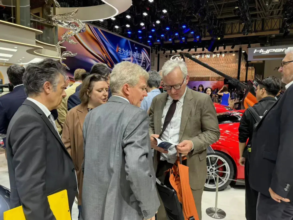 QYG-赛地聚焦——欧篮联今晚热度飙升，埃因霍温单刀错失，气氛紧张，轮换策略成焦点的简单介绍