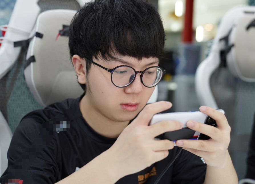 奇异果体育- jackeylove直播谈uzi 